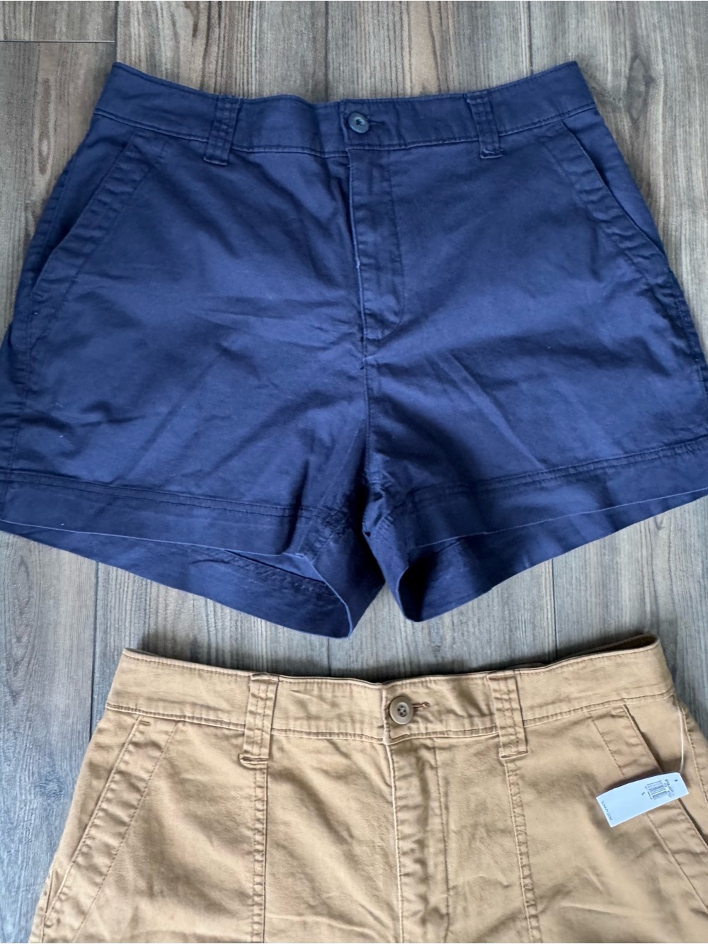 Old Navy hi rise OG Chino Navy and Khaki High-Rise Cotton Shorts Duo - Picture 4 of 13